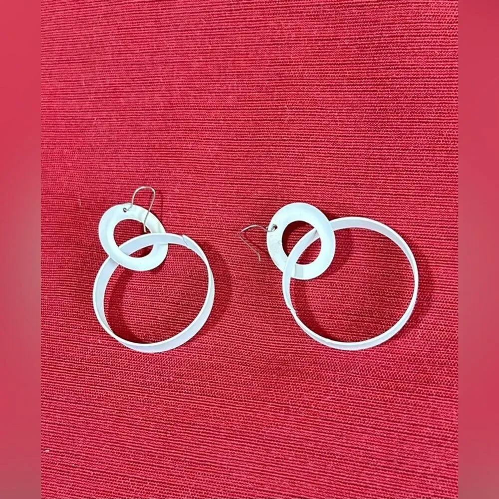 Double Hoop White Metal Earrings Retro 70’s 80’s Disco Chunky GUC Matte Party